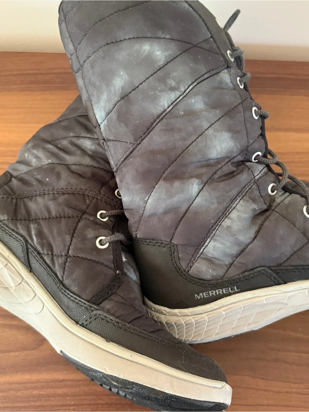 Merrell Black Quilted Lace-Up Winter Boots with Faux Fur lining
